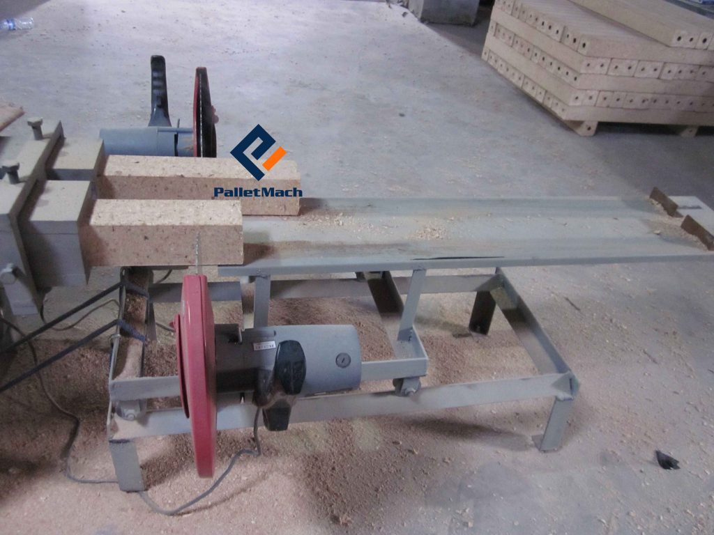 Wood sawdust block press machine in wood processing industry