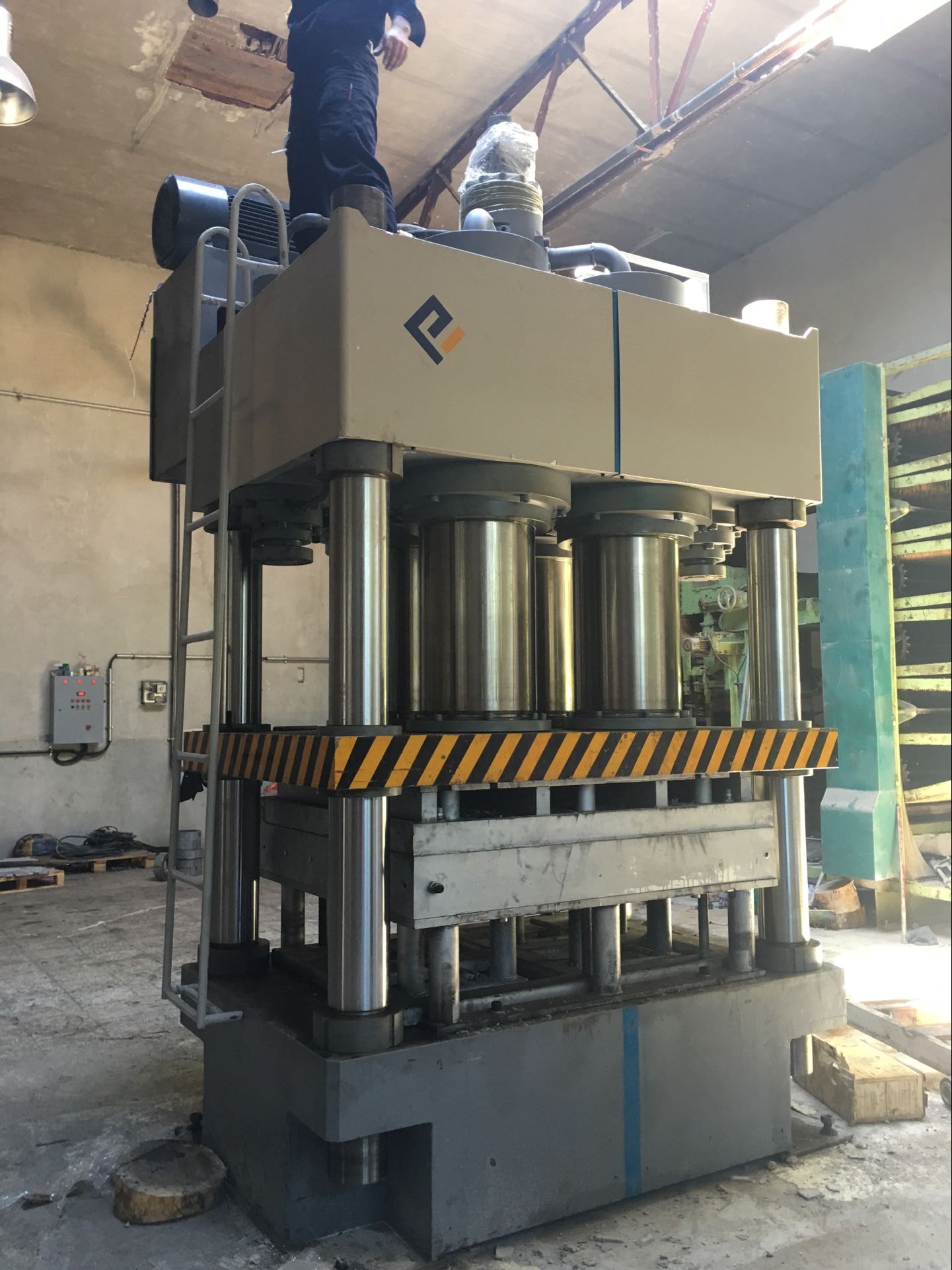 plastic pallet moulding machine